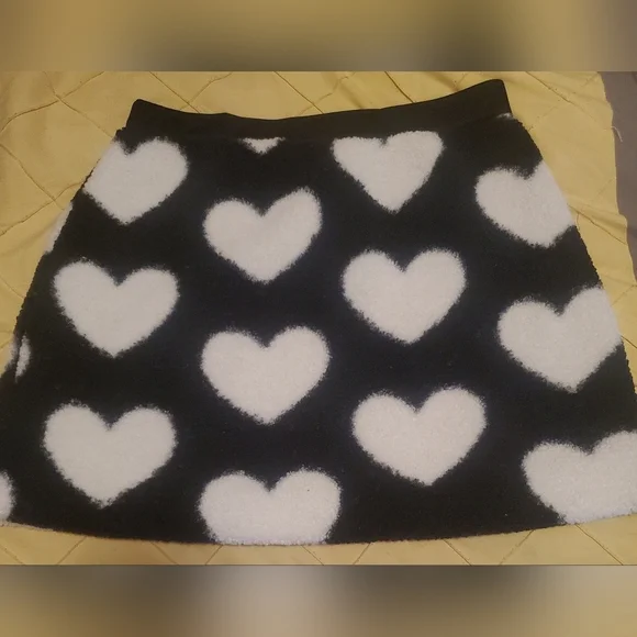 SHEIN Curve | Heart Pattern Fluffy Mini Skirt | Black & White | 2XL | NWOT - Picture 8 of 10